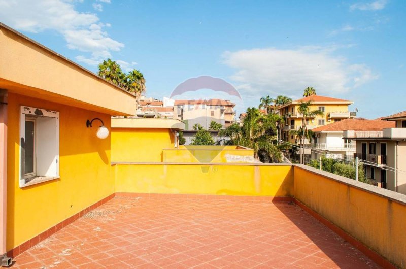 Takvåning i Motta Sant'Anastasia