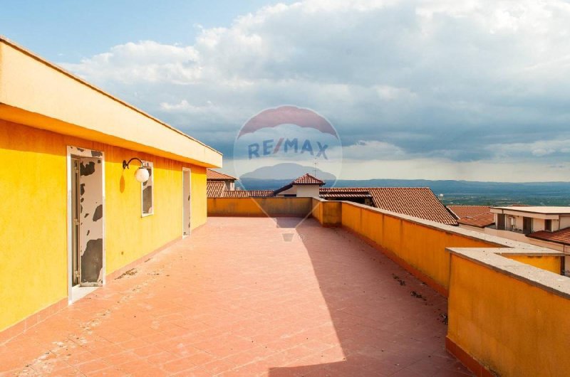 Takvåning i Motta Sant'Anastasia