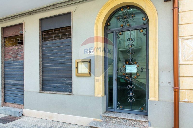 Kommersiell byggnad i Nizza di Sicilia