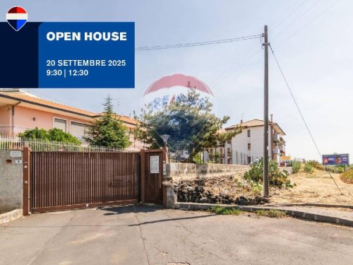 格拉维纳-迪卡塔尼亚公寓