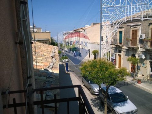 Особняк в Киарамонте-Гульфи