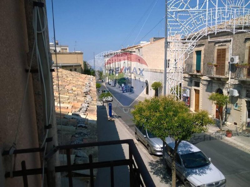 Особняк в Киарамонте-Гульфи