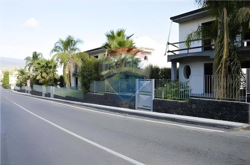Casa adosada en Santa Venerina