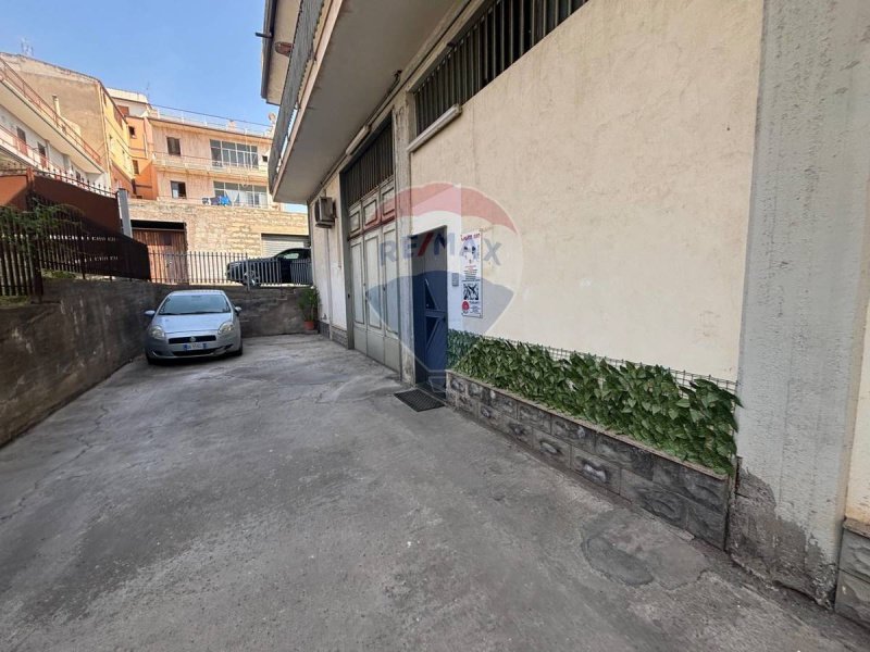 Edifício comercial em Santa Maria di Licodia