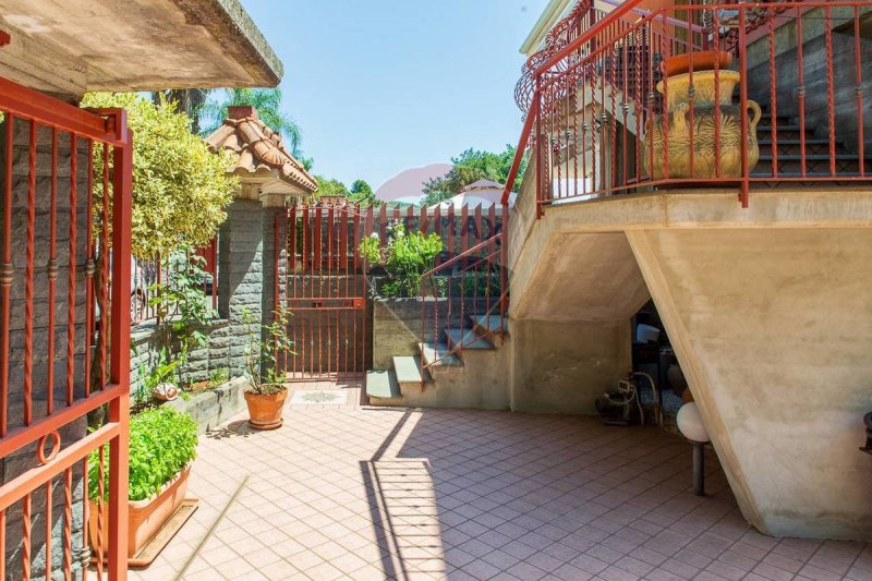 特雷卡斯塔尼公寓