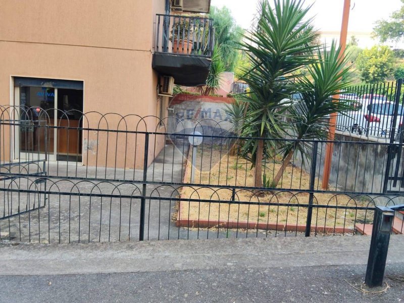 Kommersiell byggnad i Acireale