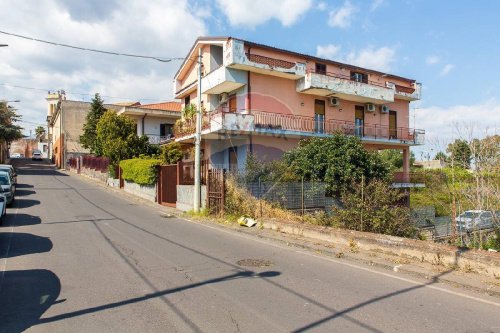 特雷梅斯蒂耶里-埃特内奥公寓