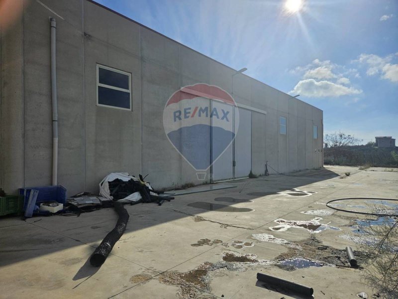 Kommersiell byggnad i Racalmuto