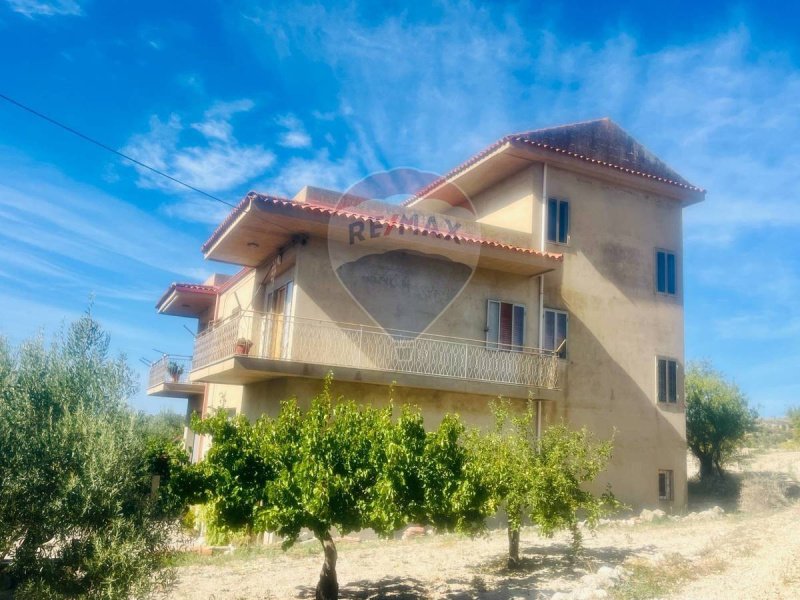 Vrijstaande woning in Modica