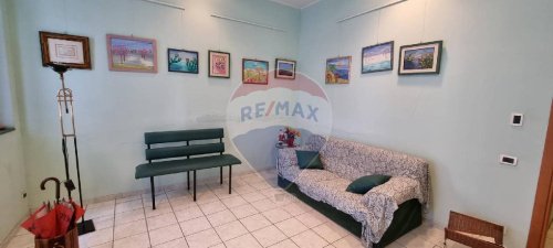 Edifício comercial em Paterno