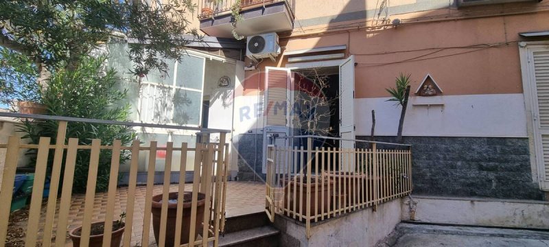 Half-vrijstaande woning in Paternò