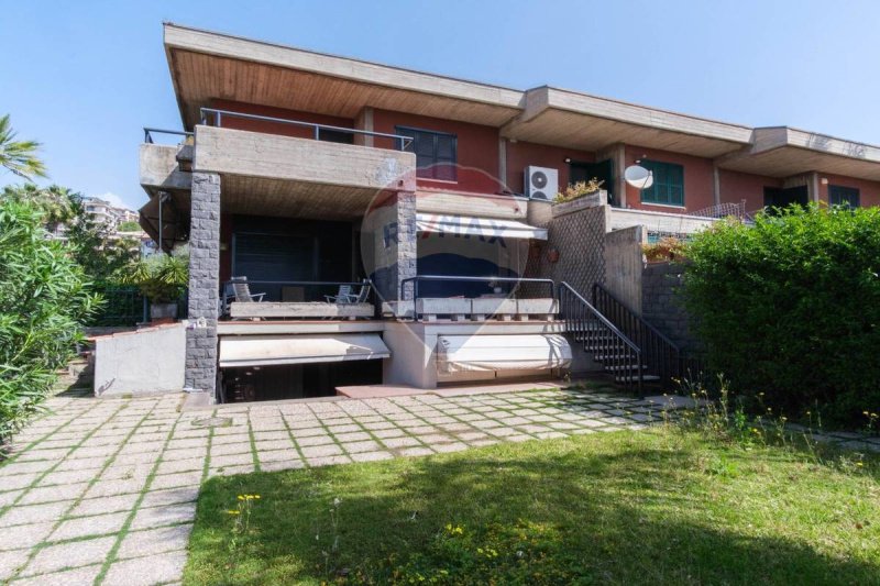 Reihenhaus in Tremestieri Etneo