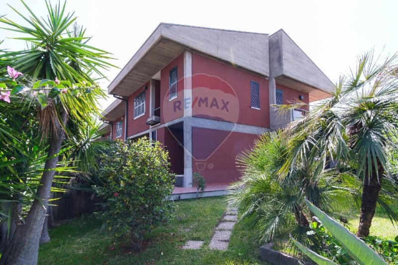 Reihenhaus in Tremestieri Etneo