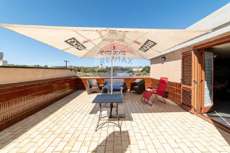 Half-vrijstaande woning in Catanië