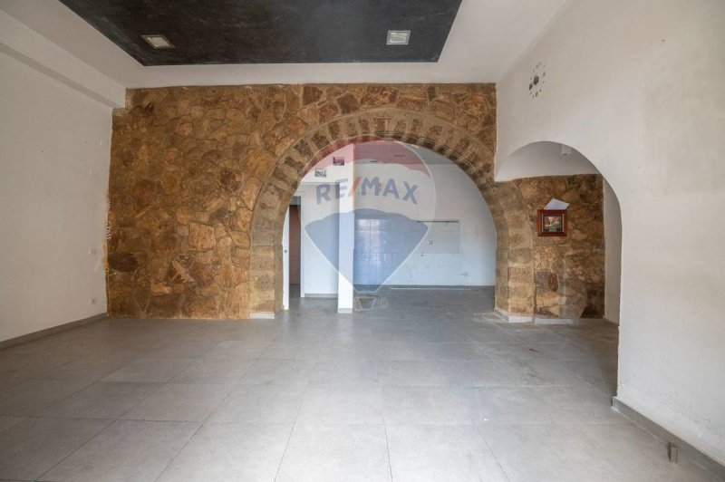 Edifício comercial em Caltagirone