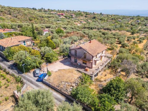 Вилла в Санта-Мария-ди-Ликодия