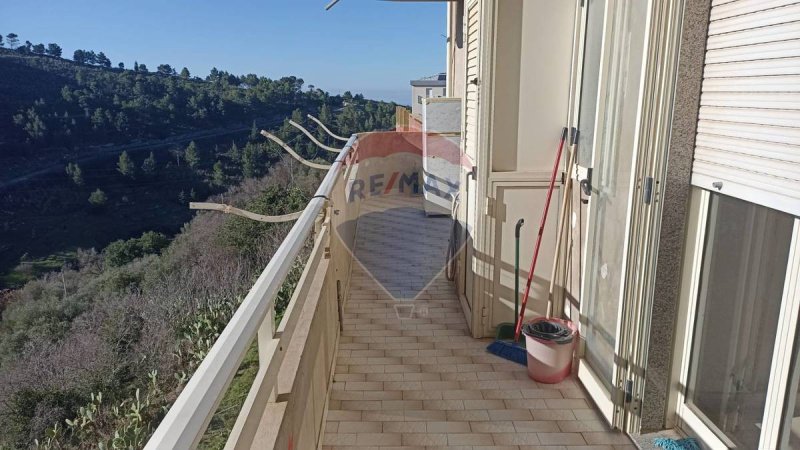 基亚拉蒙特古尔菲公寓