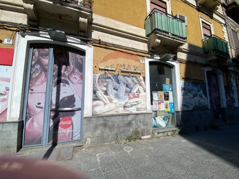 Kommersiell byggnad i Catania
