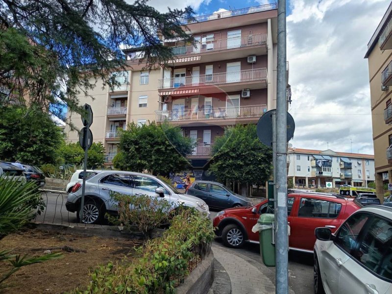 格拉维纳-迪卡塔尼亚公寓