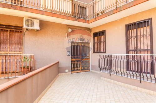 Apartamento em Aci Catena