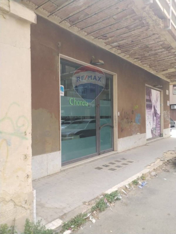 Kommersiell byggnad i Caltagirone