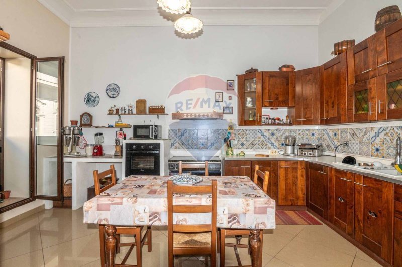 Особняк в Авола