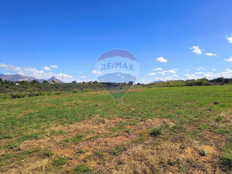 Сельскохозяйственный участок в Партинико