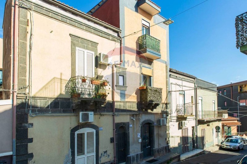 Особняк из двух квартир в Мотта-Сант'Анастазия