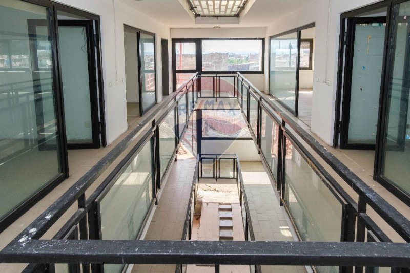 Kommersiell byggnad i Leontini