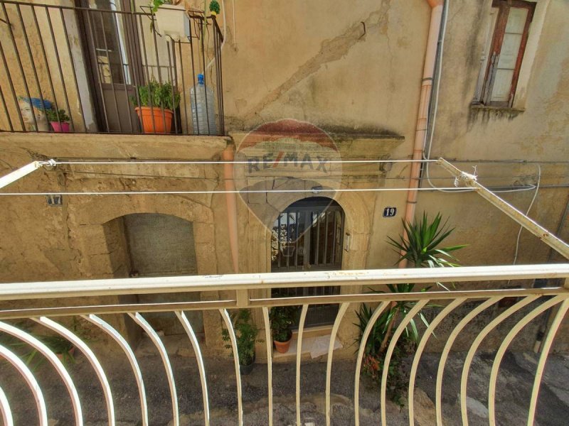 卡尔塔吉罗内半独立房屋