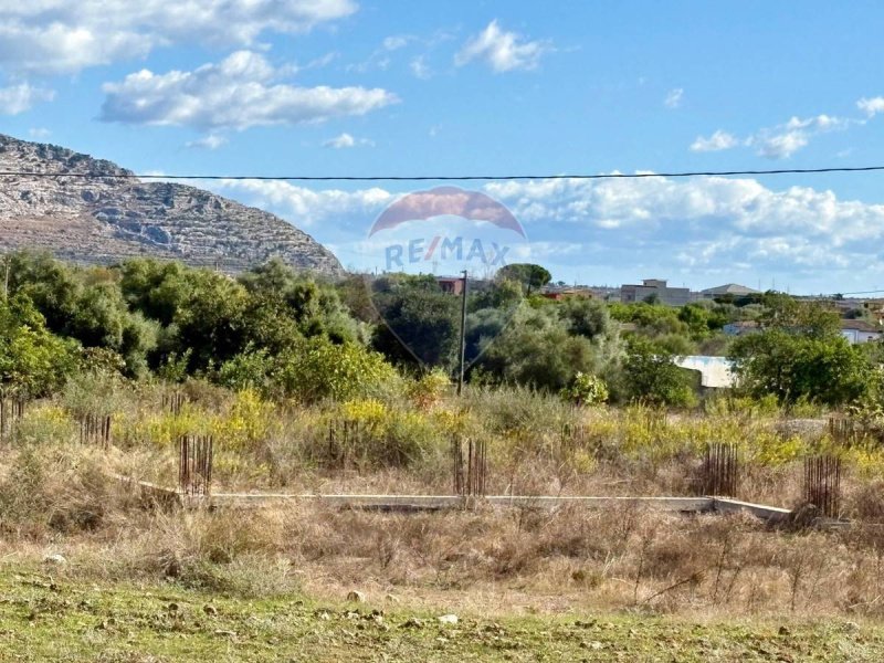 Inmueble comercial en Solarino