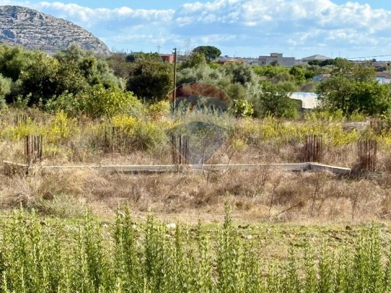 Inmueble comercial en Solarino