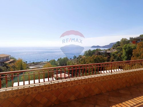 Lägenhet i Letojanni