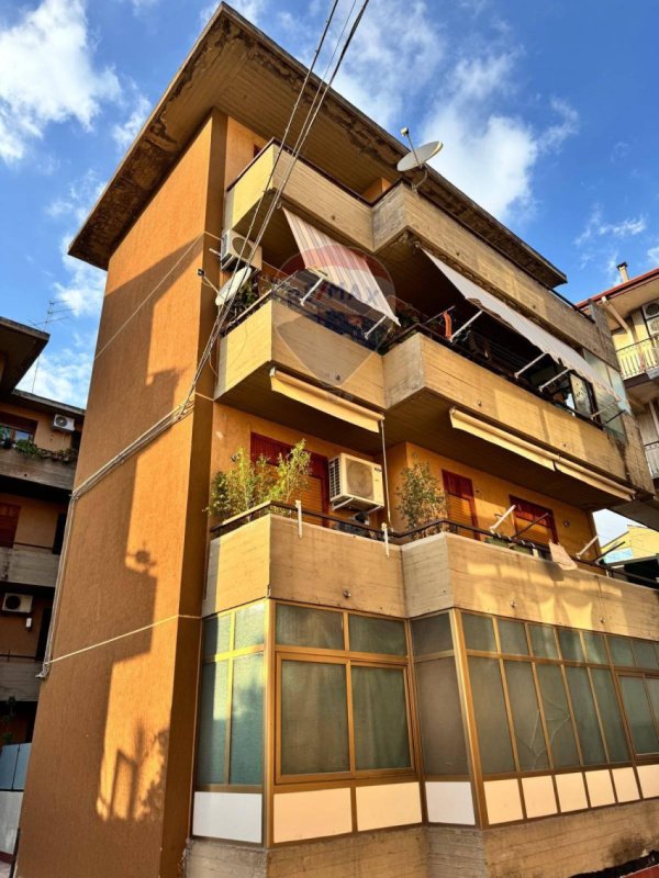 Apartamento em Aci Catena