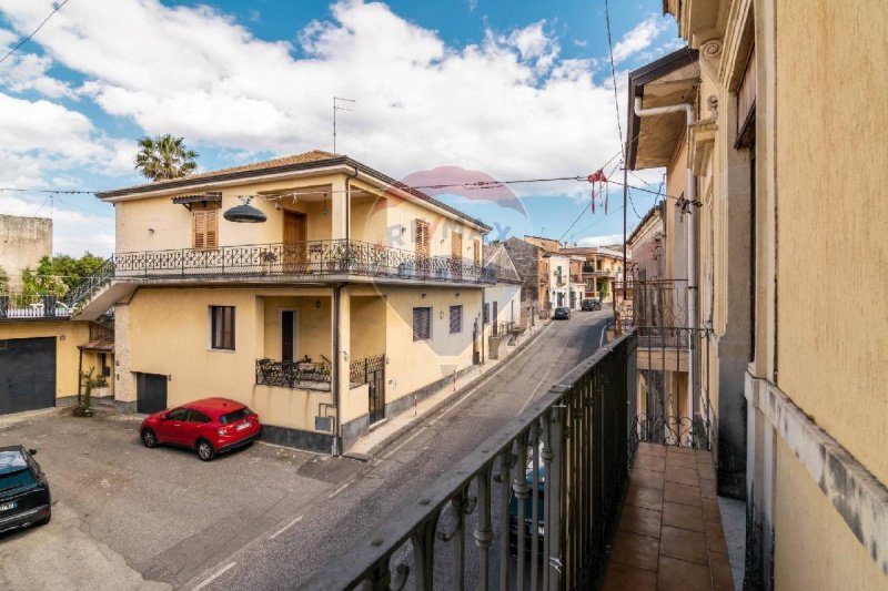 Casa geminada em Aci Bonaccorsi