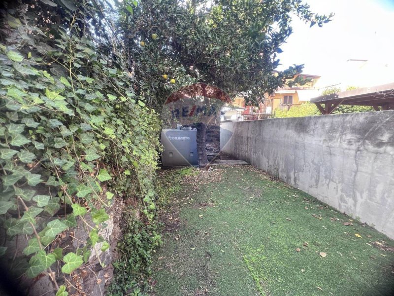 Casa geminada em San Giovanni la Punta