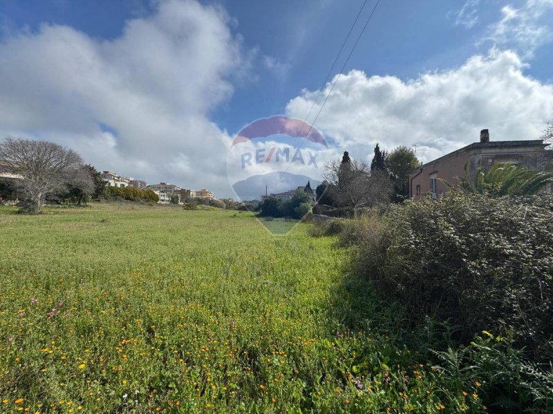 Строительный участок в Модика