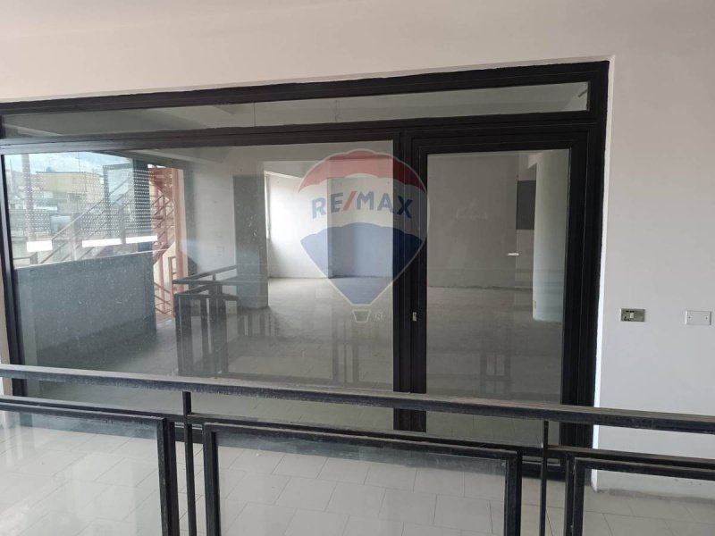 Kommersiell byggnad i Leontini