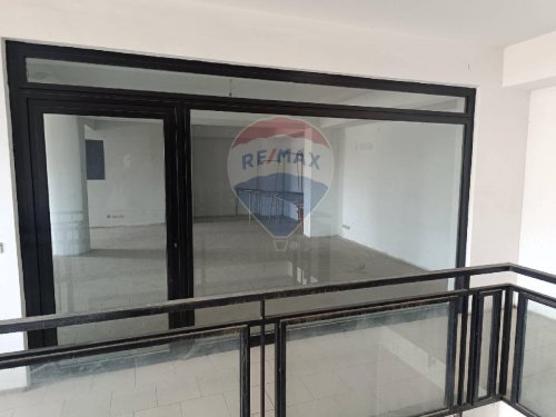 Kommersiell byggnad i Leontini