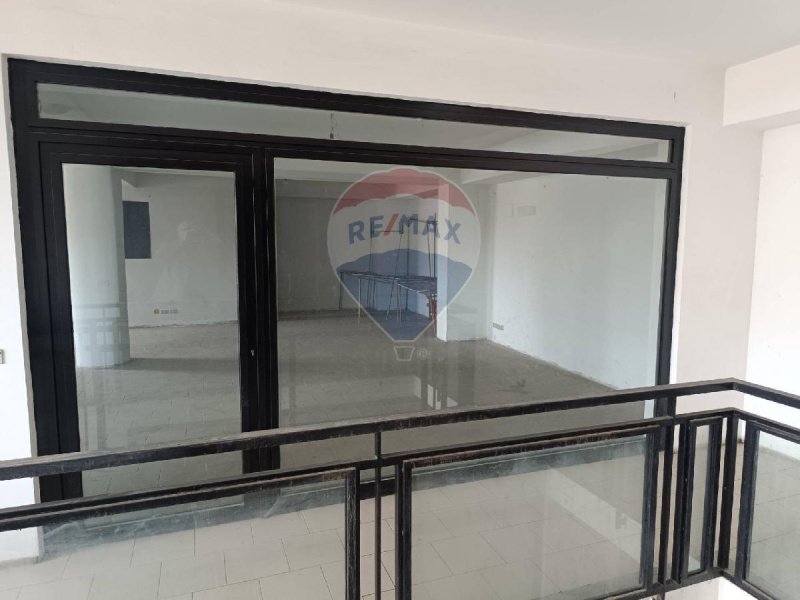 Kommersiell byggnad i Leontini