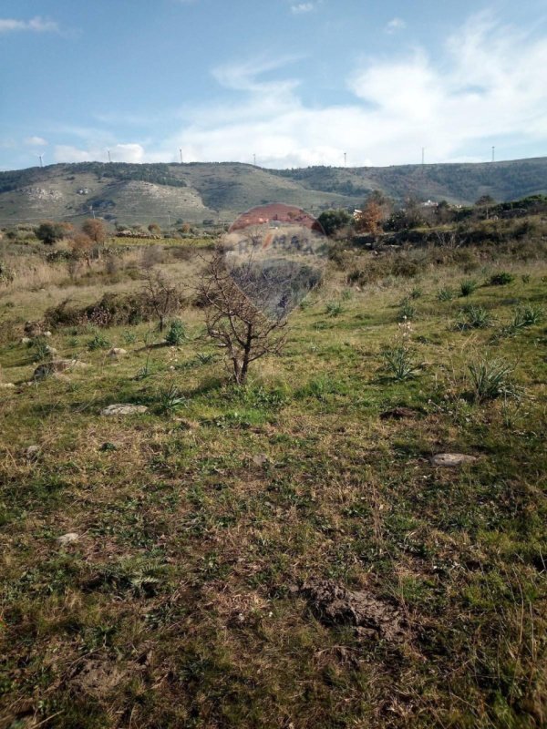 Сельскохозяйственный участок в Карлентини