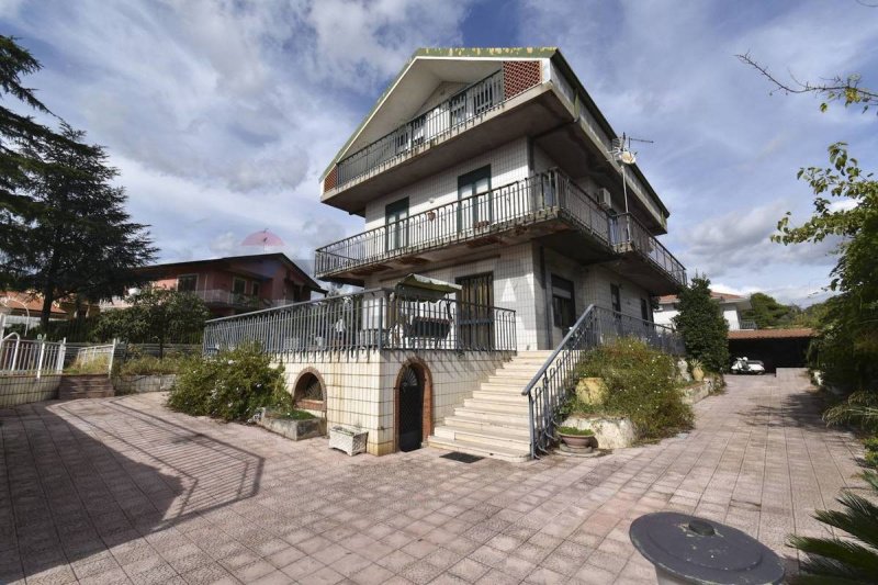 Особняк из двух квартир в Маскалуча