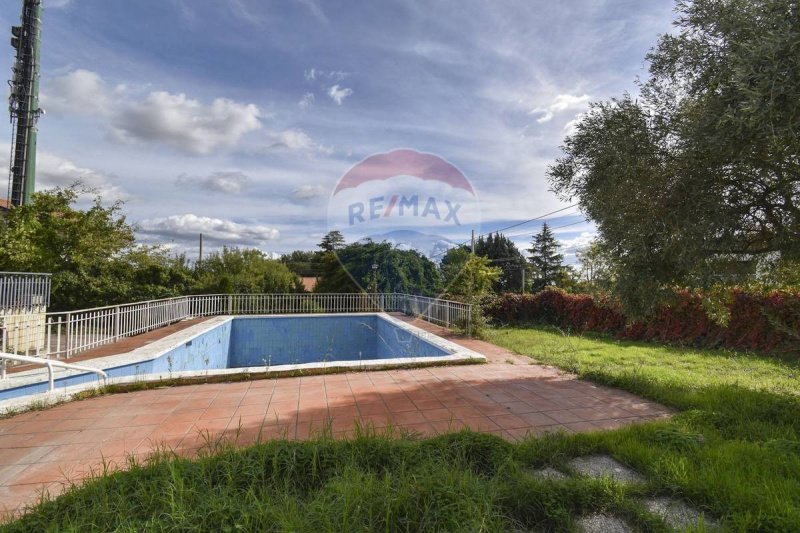 Half-vrijstaande woning in Mascalucia