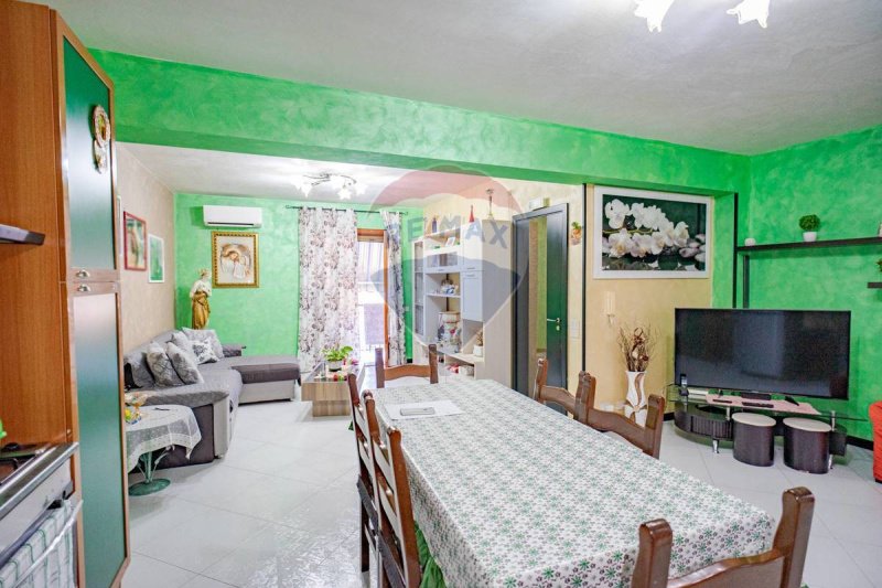 Apartamento em Aci Catena