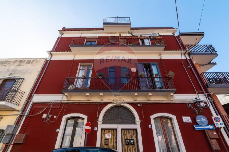 Apartamento em Aci Catena