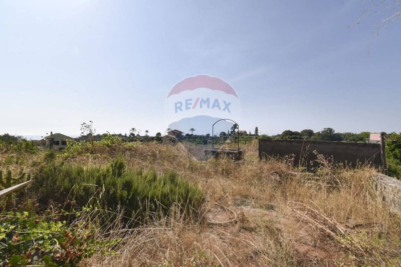 Сельскохозяйственный участок в Ачиреале