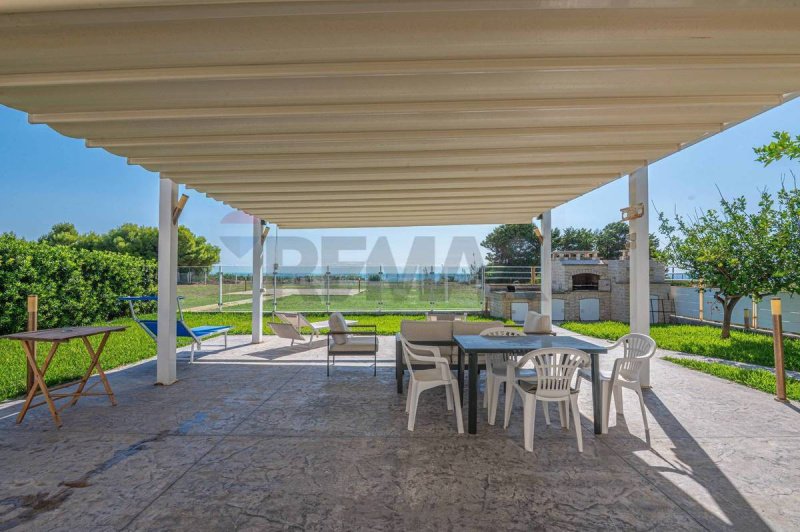 Особняк из двух квартир в Авола