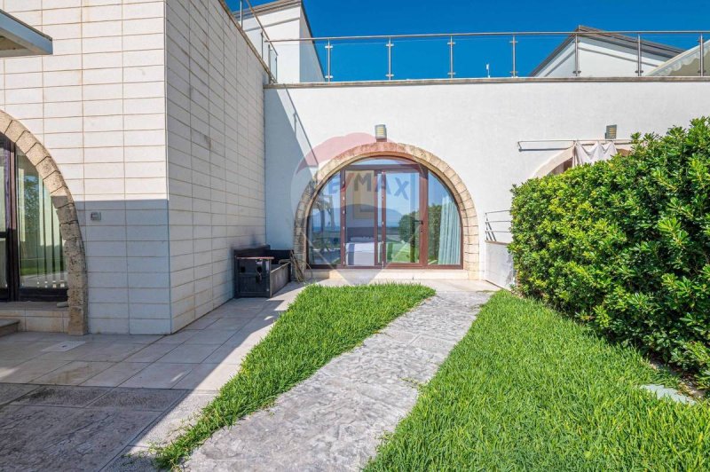 阿沃拉半独立房屋