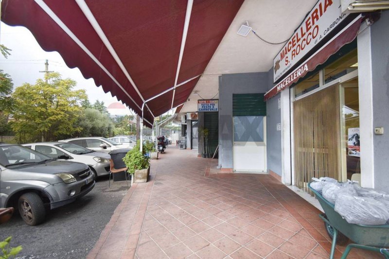 Kommersiell byggnad i Mascalucia