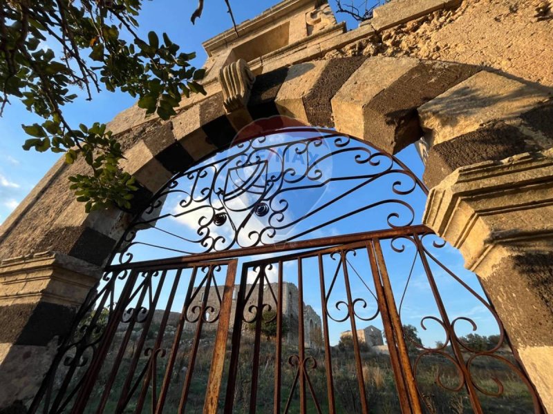 Casa di campagna a Sortino